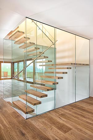 Offen und leicht, moderner Einsatz von Glas! Foto: Glaserei Schnabl, Franz Neumayr